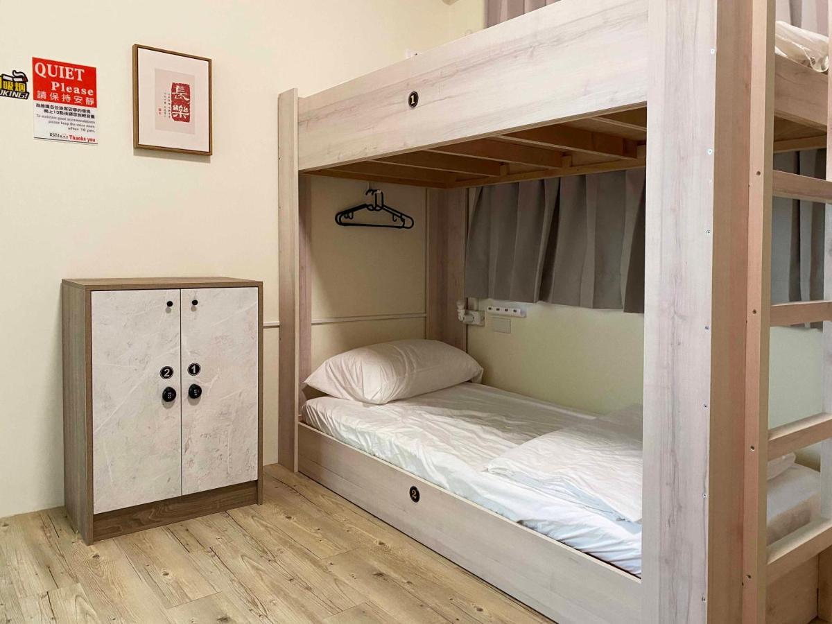 1881 Ya Ka Hostel Tajnan Kültér fotó