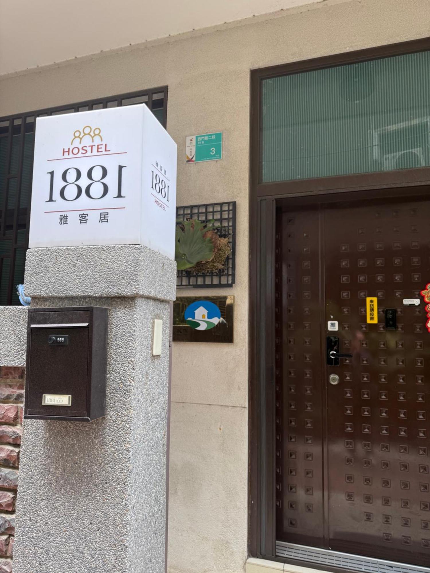 1881 Ya Ka Hostel Tajnan Kültér fotó
